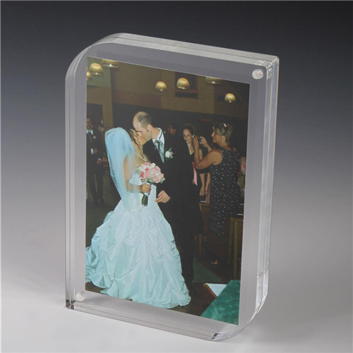 Magnetic photo picture frame block